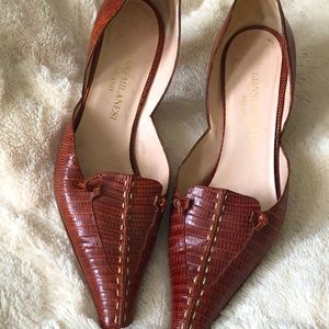 Classic pointed toe Alligator skin slim covered 2” heel